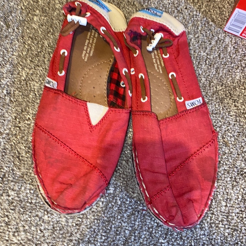 RED TOMS
